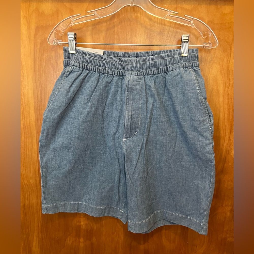 Uniqlo NWT chambray denim casual shorts men’s size: small